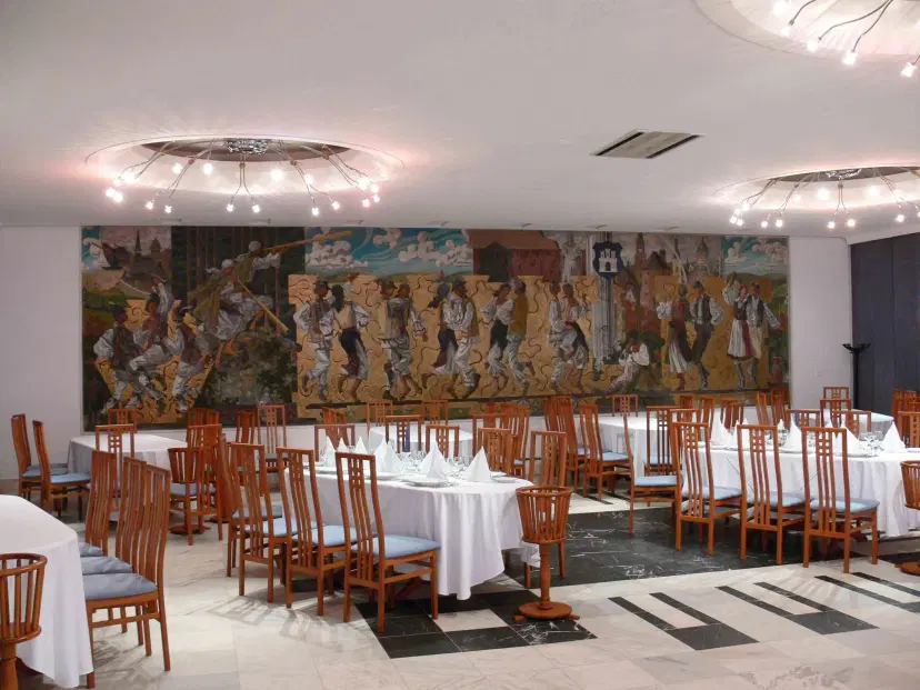 https://honeypot0.s3.amazonaws.com/1702317084176-gallery-HOTEL%20BELVEDERE%20%283%29.webp