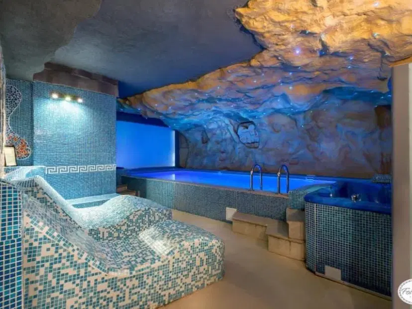 https://honeypot0.s3.amazonaws.com/1702321584300-gallery-HOTEL%20PARADIS%20%284%29.webp
