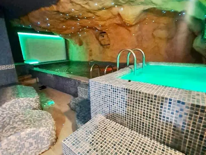 https://honeypot0.s3.amazonaws.com/1702321586701-gallery-HOTEL%20PARADIS%20%287%29.webp