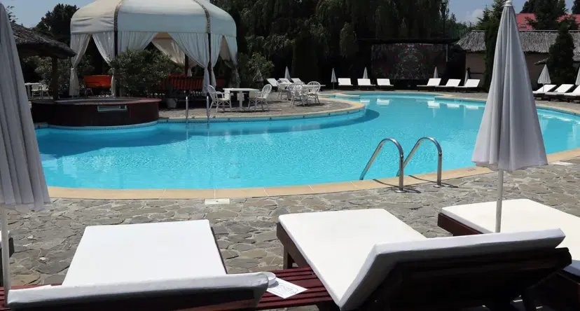 https://honeypot0.s3.amazonaws.com/1702365755013-gallery-club-laguna%20%281%29.webp