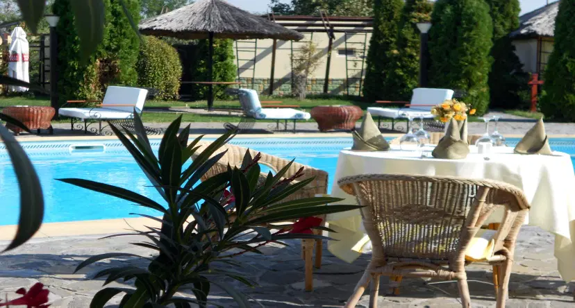 https://honeypot0.s3.amazonaws.com/1702365759173-gallery-club-laguna%20%286%29.webp