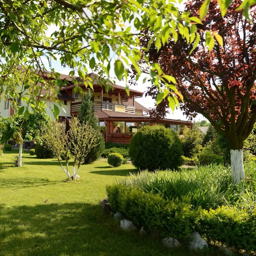 https://honeypot0.s3.amazonaws.com/1702369082988-gallery-CORT%20CASA%20MOTEASCA%20%288%29.webp