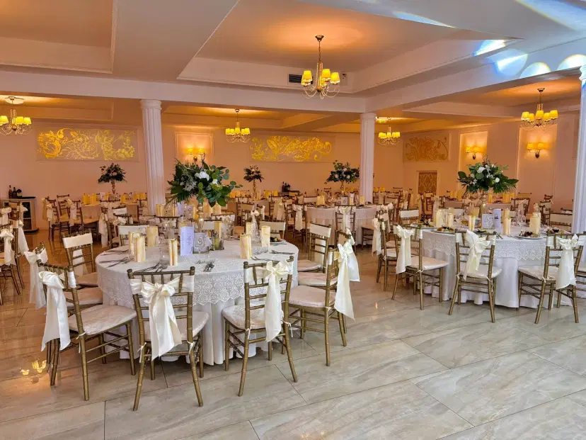 https://honeypot0.s3.amazonaws.com/1702370563760-gallery-RESTAURANT%20CHIC%20%287%29.webp