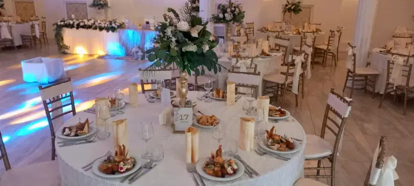 https://honeypot0.s3.amazonaws.com/1702370564723-gallery-RESTAURANT%20CHIC%20%288%29.webp