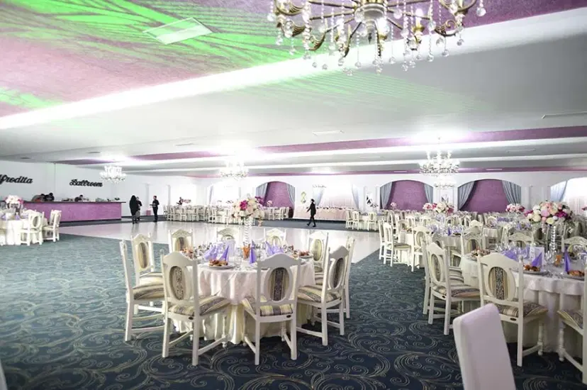 https://honeypot0.s3.amazonaws.com/1702373287283-gallery-BISTRO%20BALLROOM%20CENTER%20%283%29.webp