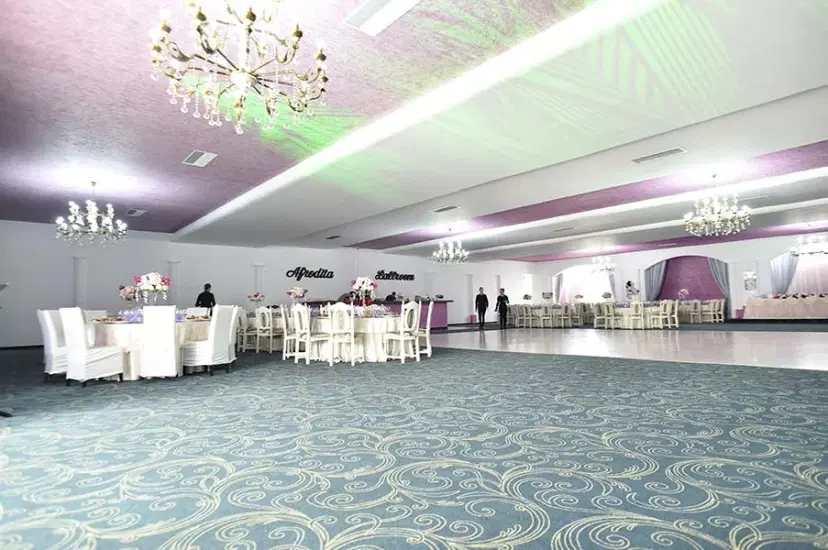https://honeypot0.s3.amazonaws.com/1702373288013-gallery-BISTRO%20BALLROOM%20CENTER%20%284%29.webp
