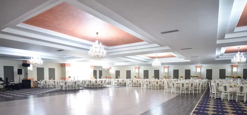 https://honeypot0.s3.amazonaws.com/1702373290041-gallery-BISTRO%20BALLROOM%20CENTER%20%287%29.webp