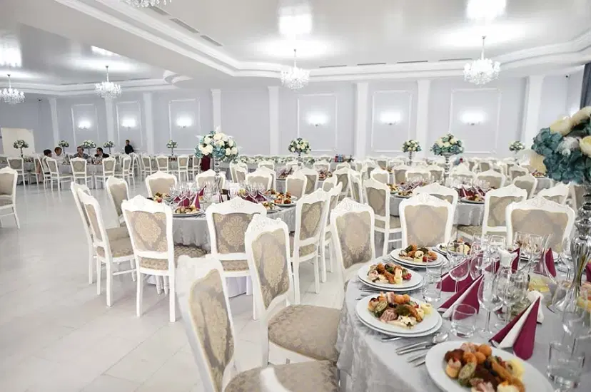 https://honeypot0.s3.amazonaws.com/1702373290696-gallery-BISTRO%20BALLROOM%20CENTER%20%288%29.webp