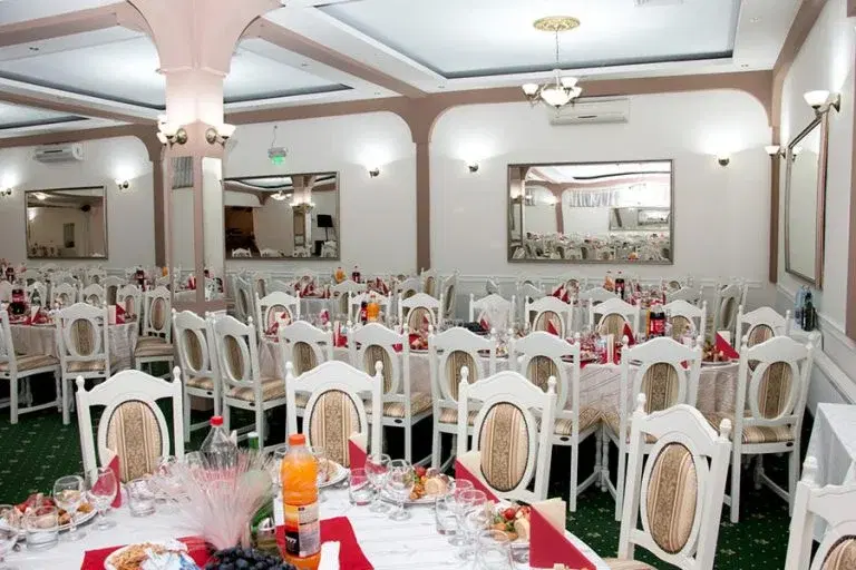https://honeypot0.s3.amazonaws.com/1702385216500-gallery-RESTAURANT%20REGAL%20%283%29.webp