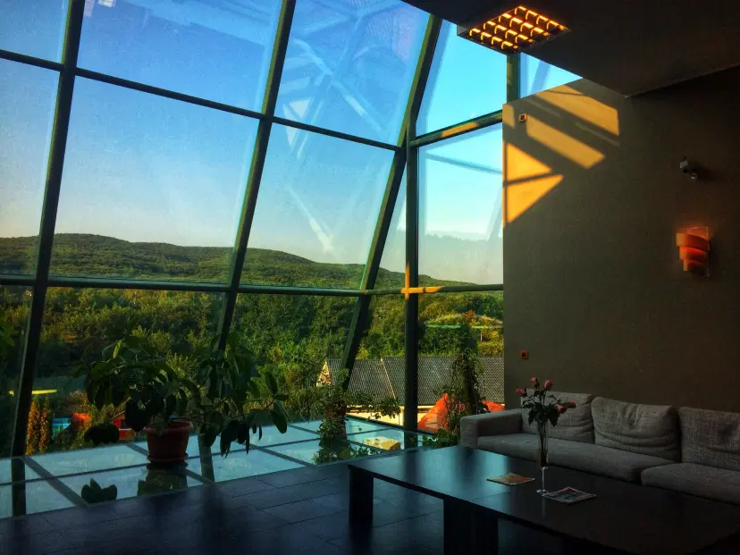 https://honeypot0.s3.amazonaws.com/1702385884425-gallery-HOTEL%20SUNNY%20HILL%20%281%29.webp