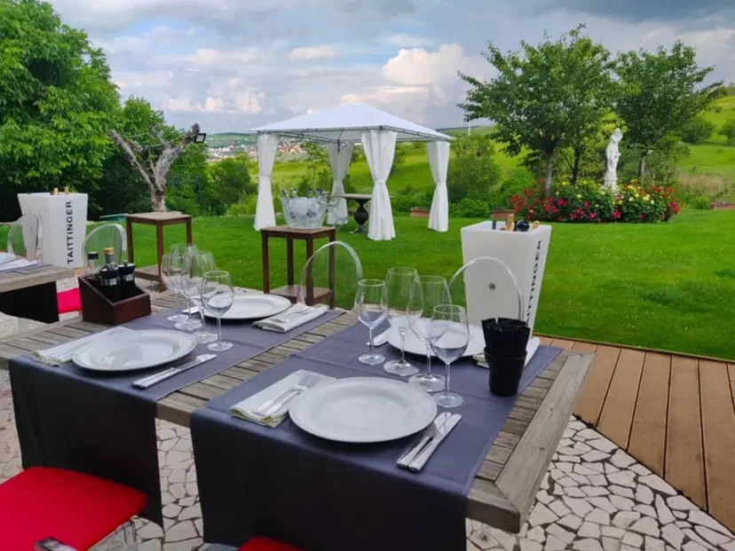 https://honeypot0.s3.amazonaws.com/1702390820950-gallery-RESTAURANT%20DA%20VINCI%20%287%29.webp