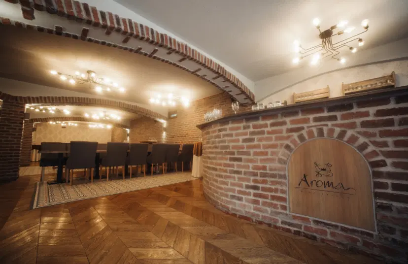 https://honeypot0.s3.amazonaws.com/1702410071223-gallery-RESTAURANT%20AROMA%20%284%29.webp