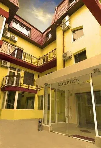 https://honeypot0.s3.amazonaws.com/1702416759101-gallery-HOTEL%20ARY%20%285%29.webp