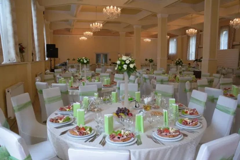 https://honeypot0.s3.amazonaws.com/1702456648994-gallery-RESTAURANT%20SAFIR%20%283%29.webp