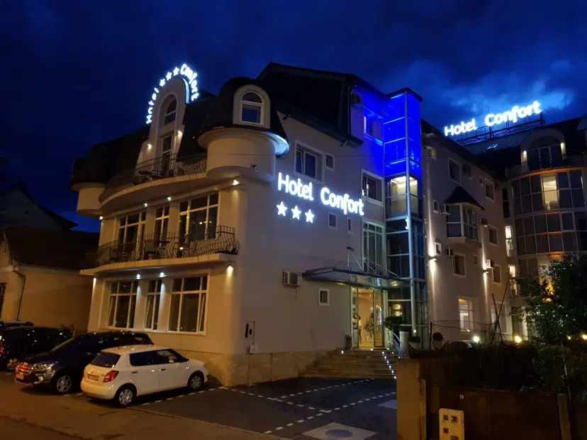 https://honeypot0.s3.amazonaws.com/1702467176615-gallery-HOTEL%20CONFORT%20%287%29.webp
