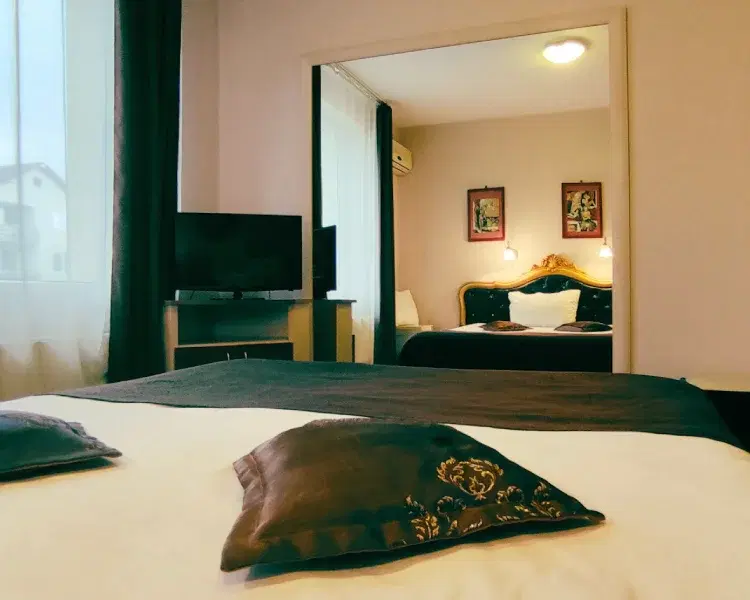 https://honeypot0.s3.amazonaws.com/1702477040265-gallery-RESTAURANT%20EUROPA%20%282%29.webp