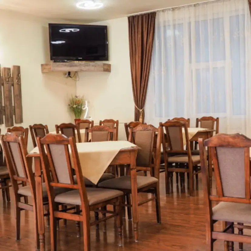 https://honeypot0.s3.amazonaws.com/1702477042533-gallery-RESTAURANT%20EUROPA%20%285%29.webp