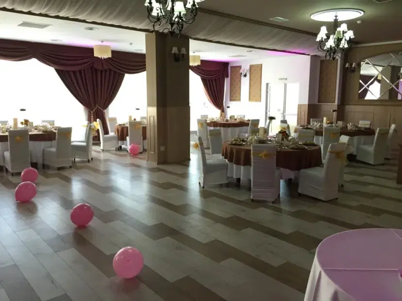 https://honeypot0.s3.amazonaws.com/1702478636281-gallery-hotel%20gala%20%286%29.webp
