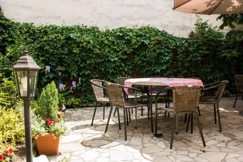 https://honeypot0.s3.amazonaws.com/1702479297687-gallery-Gastroyal%20Restaurant%20%283%29.webp