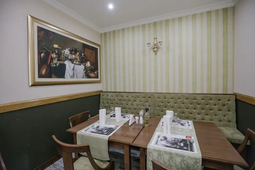 https://honeypot0.s3.amazonaws.com/1702481740297-gallery-RESTAURANT%20HORA%20%285%29.webp