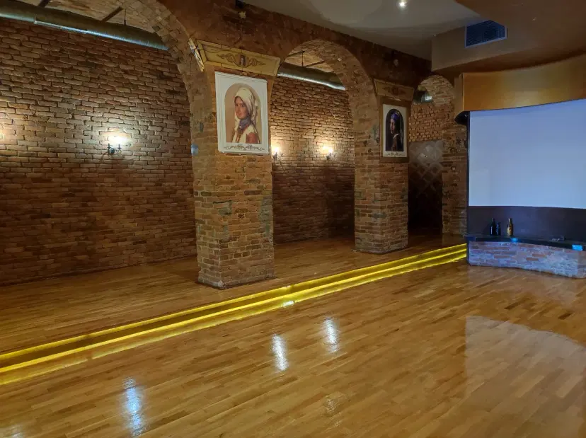 https://honeypot0.s3.amazonaws.com/1702486617234-gallery-HOTEL%20MELODY%20%285%29.webp