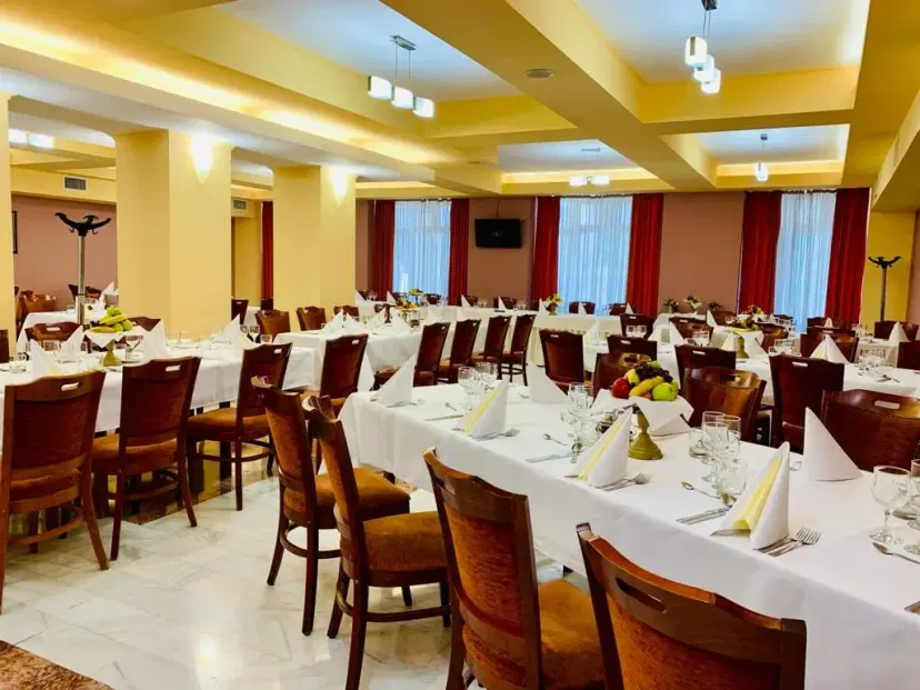 https://honeypot0.s3.amazonaws.com/1702500742018-gallery-HOTEL%20VICTORIA%20%283%29.webp
