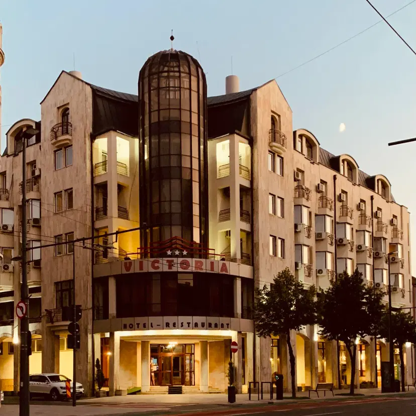 https://honeypot0.s3.amazonaws.com/1702500743611-gallery-HOTEL%20VICTORIA%20%285%29.webp