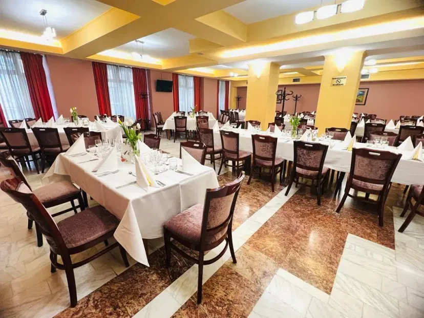 https://honeypot0.s3.amazonaws.com/1702500746196-gallery-HOTEL%20VICTORIA%20%288%29.webp