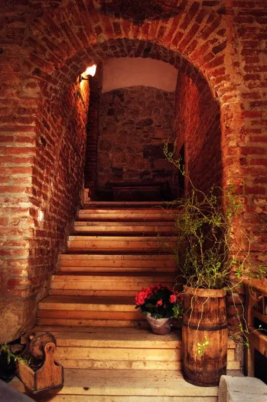 https://honeypot0.s3.amazonaws.com/1702536578927-gallery-BISTRO%20VIENA%20%285%29.webp