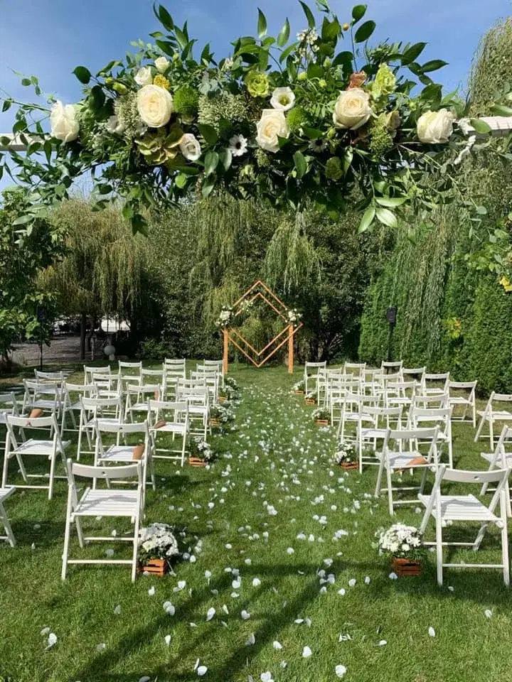 https://honeypot0.s3.amazonaws.com/1702537741097-gallery-VINNYS%20EVENTS%20%281%29.webp
