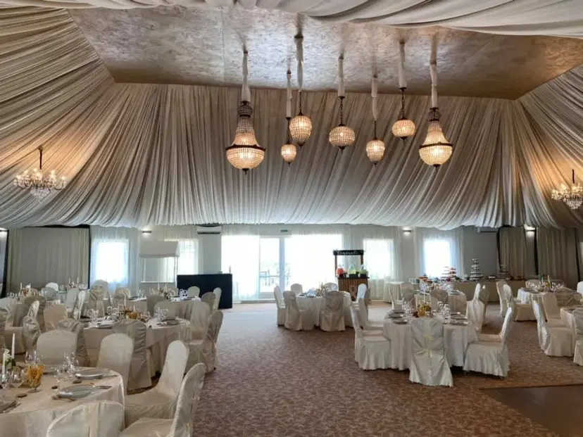 https://honeypot0.s3.amazonaws.com/1702537741956-gallery-VINNYS%20EVENTS%20%282%29.webp