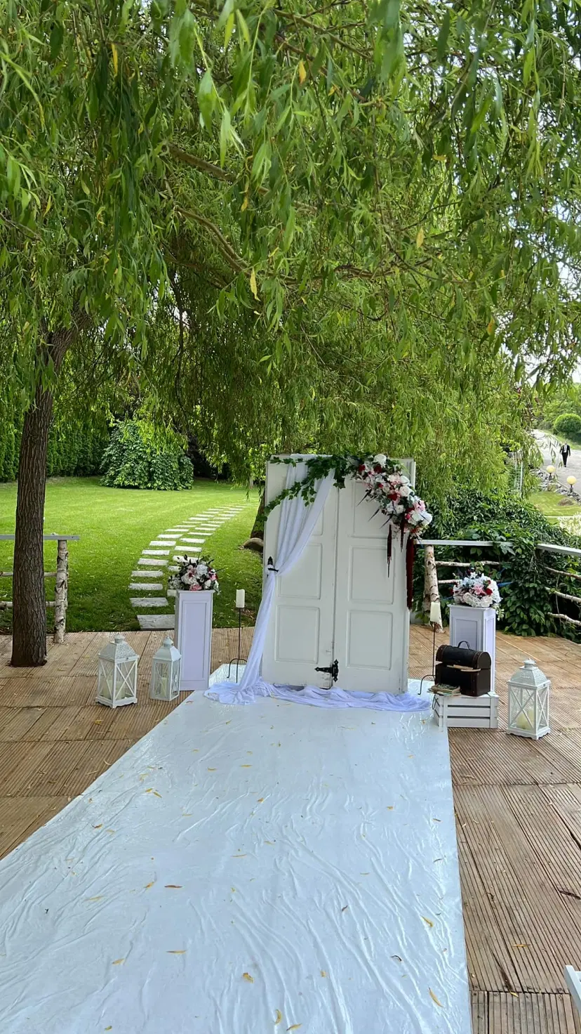 https://honeypot0.s3.amazonaws.com/1702537747623-gallery-VINNYS%20EVENTS%20%288%29.webp