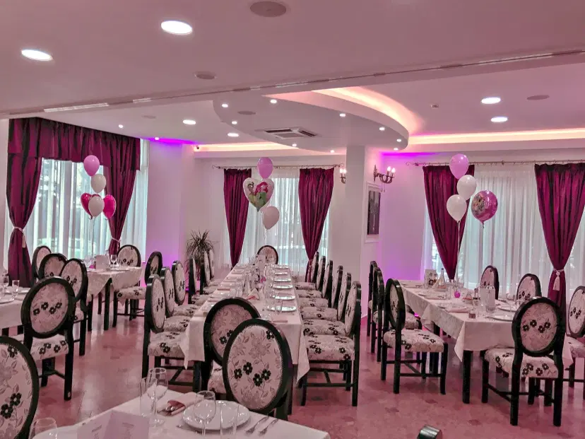 https://honeypot0.s3.amazonaws.com/1702543619228-gallery-Hotel%20Athos%20%281%29.webp