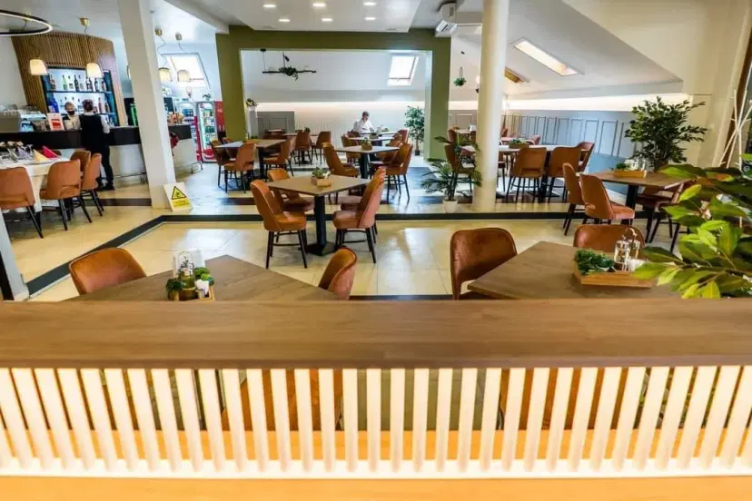 https://honeypot0.s3.amazonaws.com/1702544124586-gallery-RESTAURANT%20LEMNUL%20VERDE%20%285%29.webp