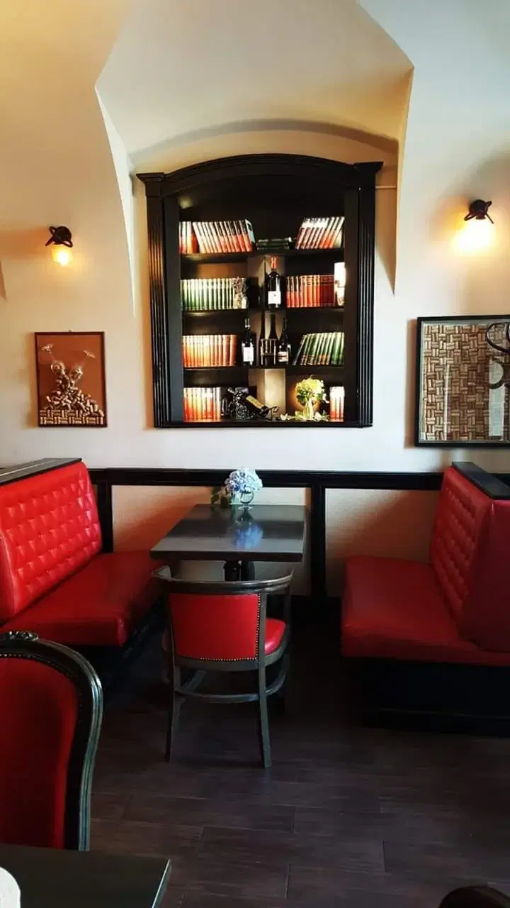https://honeypot0.s3.amazonaws.com/1702544708793-gallery-RED%20WINE%20BISTRO%20%281%29.webp