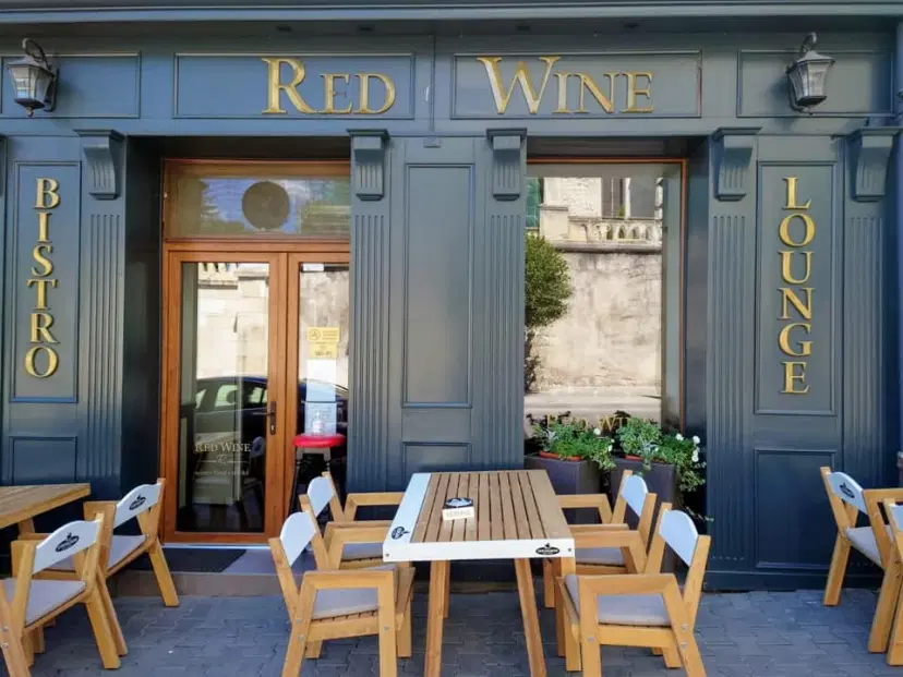 https://honeypot0.s3.amazonaws.com/1702544709979-gallery-RED%20WINE%20BISTRO%20%283%29.webp