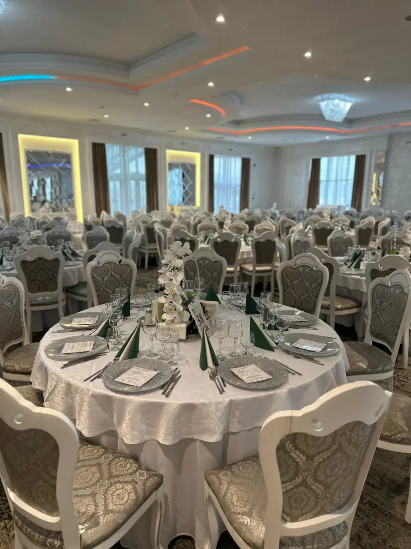 https://honeypot0.s3.amazonaws.com/1702547774154-gallery-NICK%20BALLROOM%20%285%29.webp