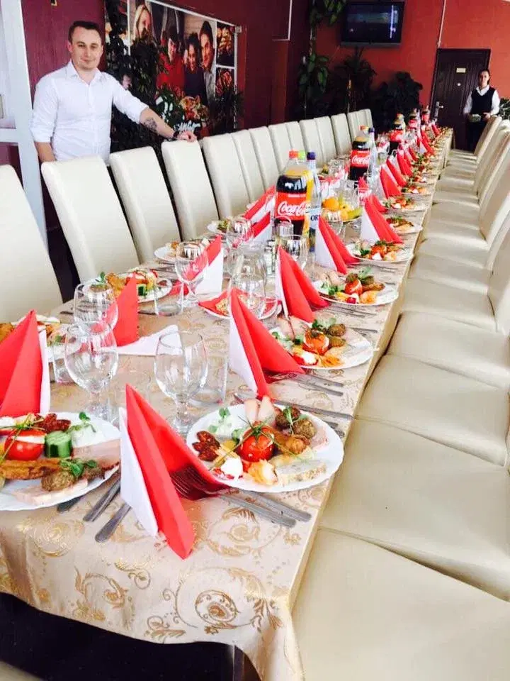 https://honeypot0.s3.amazonaws.com/1702558154021-gallery-RESTAURANT%20FLAMINGO%20%281%29.webp