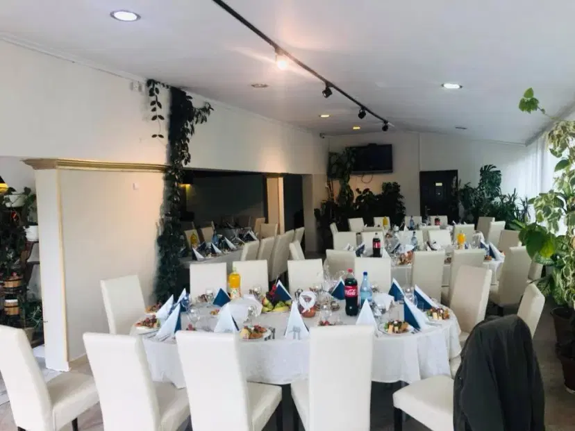 https://honeypot0.s3.amazonaws.com/1702558156898-gallery-RESTAURANT%20FLAMINGO%20%285%29.webp