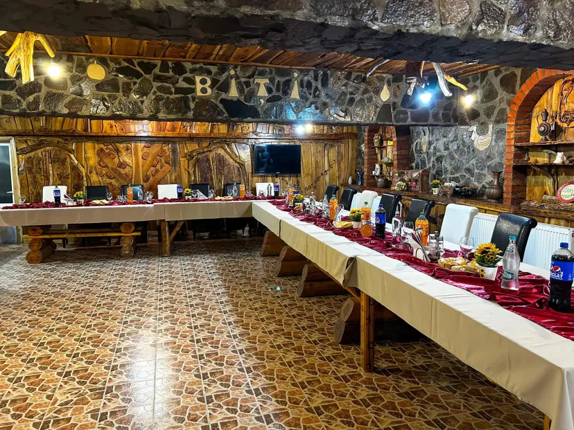 https://honeypot0.s3.amazonaws.com/1702560019311-gallery-RESTAURANT%20BITI%20%282%29.webp