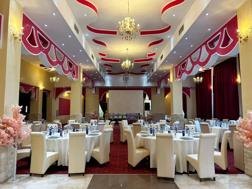 https://honeypot0.s3.amazonaws.com/1702560021228-gallery-RESTAURANT%20BITI%20%284%29.webp