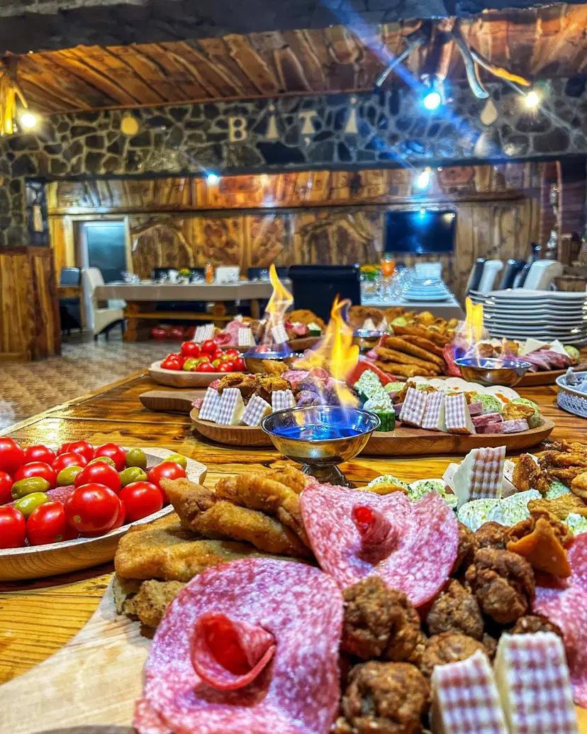 https://honeypot0.s3.amazonaws.com/1702560022081-gallery-RESTAURANT%20BITI%20%285%29.webp