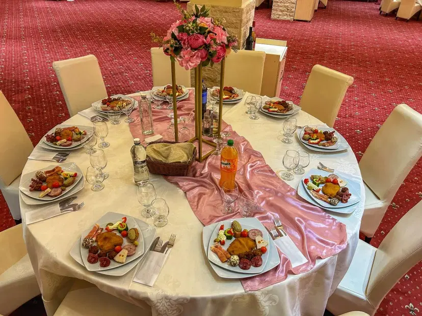 https://honeypot0.s3.amazonaws.com/1702560023818-gallery-RESTAURANT%20BITI%20%287%29.webp