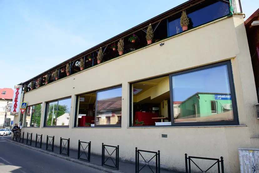 https://honeypot0.s3.amazonaws.com/1702632484032-gallery-PIZZERIA%20TOSKANA%20%285%29.webp