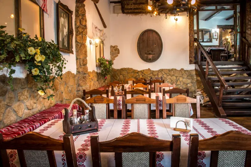 https://honeypot0.s3.amazonaws.com/1702633443105-gallery-RESTAURANT%20VALACHIA%20%283%29.webp