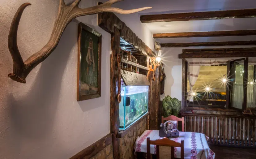 https://honeypot0.s3.amazonaws.com/1702633445771-gallery-RESTAURANT%20VALACHIA%20%286%29.webp