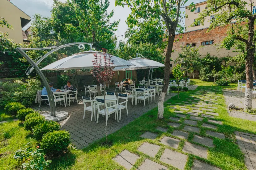 https://honeypot0.s3.amazonaws.com/1702656829282-gallery-RESTAURANT%20LIVADA%20%284%29.webp