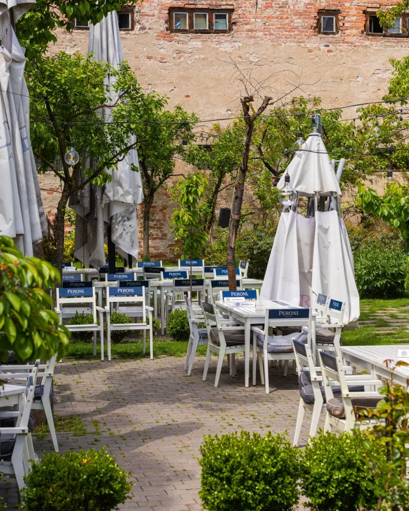 https://honeypot0.s3.amazonaws.com/1702656830311-gallery-RESTAURANT%20LIVADA%20%285%29.webp