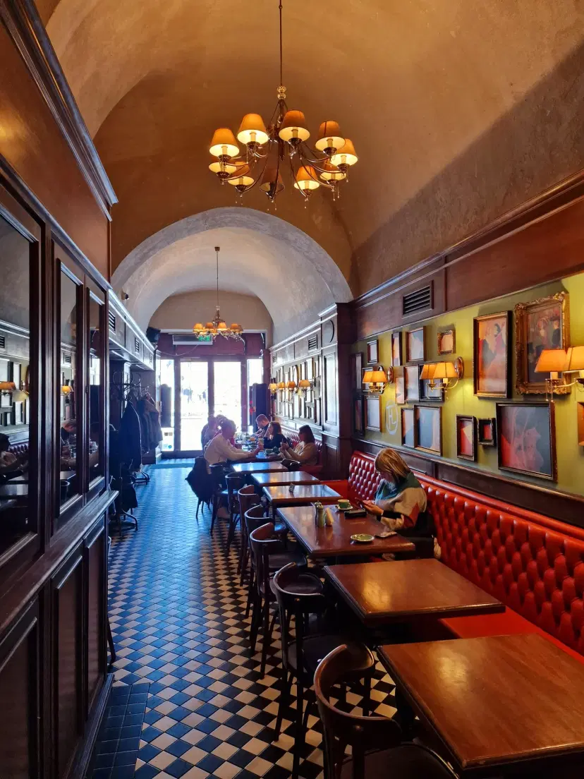 https://honeypot0.s3.amazonaws.com/1702657421895-gallery-RESTAURANT%20TOULOUSE%20%282%29.webp