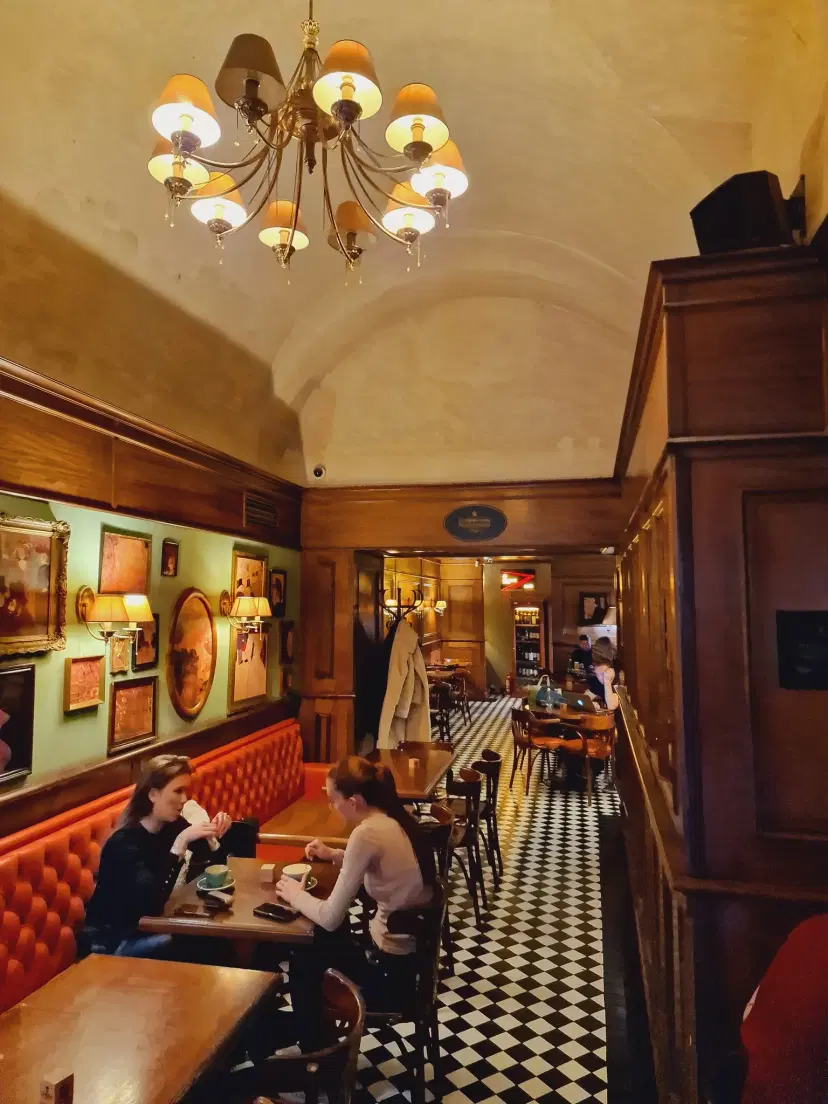 https://honeypot0.s3.amazonaws.com/1702657426986-gallery-RESTAURANT%20TOULOUSE%20%287%29.webp